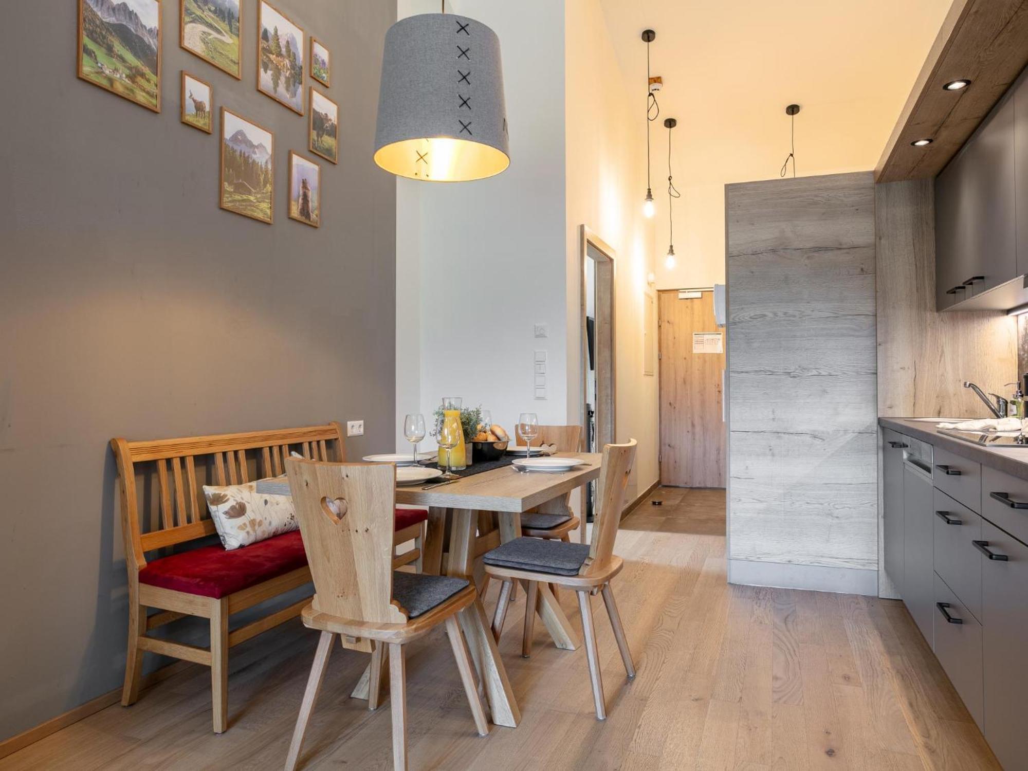 Apart33 2-12a Apartment *